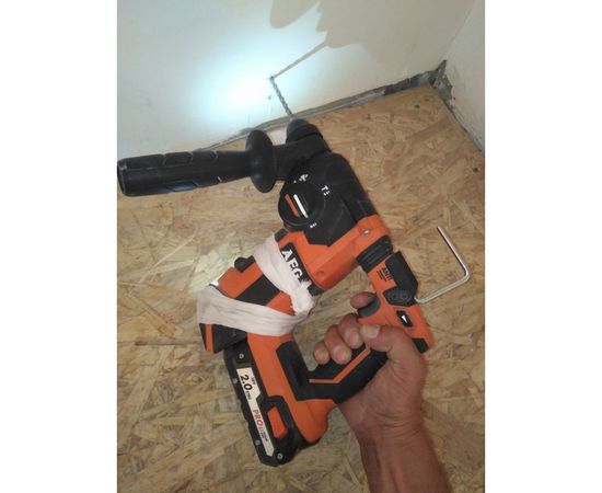 Аккумуляторый бесщеточный перфоратор AEG BBH18BL LI-502C 4935464753 – изображение 12