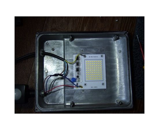 Светодиодный прожектор c датчиком движения GLANZEN FAD-0013-50 – изображение 4