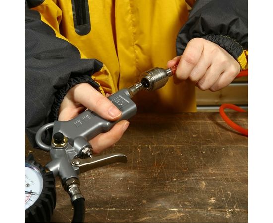 Пистолет для накачки с манометром DEKO DKTG01 018-1126 – изображение 4