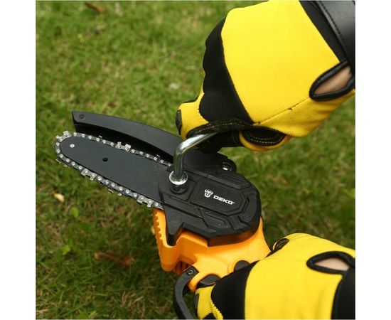 Цепная аккумуляторная пила DEKO DKCHS 20-4, 20В, 2x2.0 А*ч 063-4308 – изображение 5