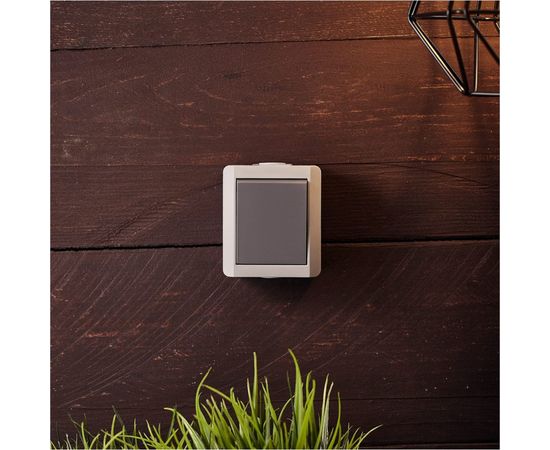 Одноклавишный накладной выключатель KRANZ IP54 серый KR-78-0608 – изображение 2