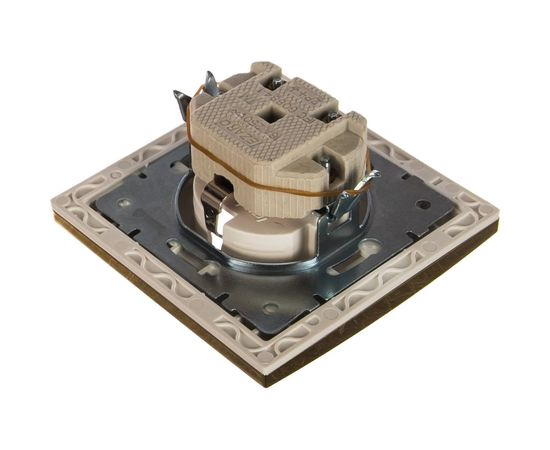 Розетка LEZARD RAIN с защитой от детей керамика белый с бок. вст. золото 703-0226-124 – изображение 2