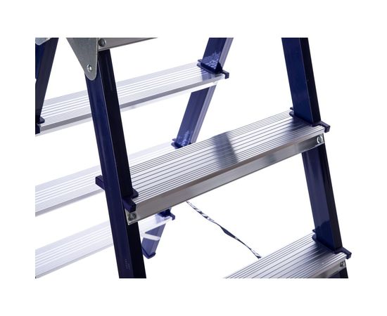 Двухсторонняя стальная стремянка Алюмет MD M8204 – изображение 3