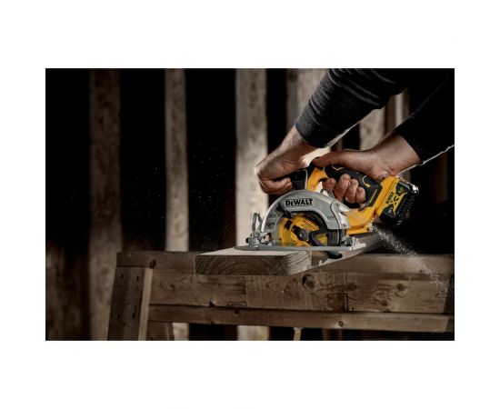 Дисковая пила Dewalt 12 В XR DCS512N-XJ – изображение 8