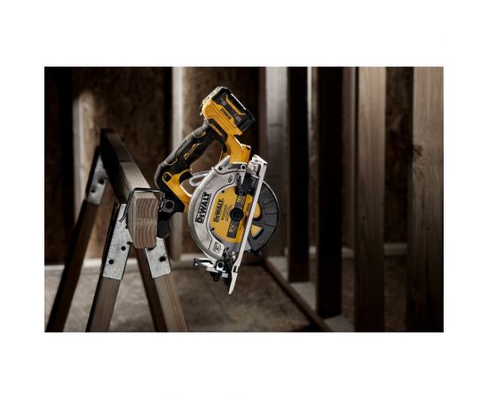 Дисковая пила Dewalt 12 В XR DCS512N-XJ – изображение 9