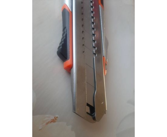 Строительный нож 25 мм, в металлическом корпусе с винтовым фиксатором Gigant GWK 629 – изображение 6