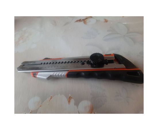 Строительный нож 25 мм, в металлическом корпусе с винтовым фиксатором Gigant GWK 629 – изображение 7