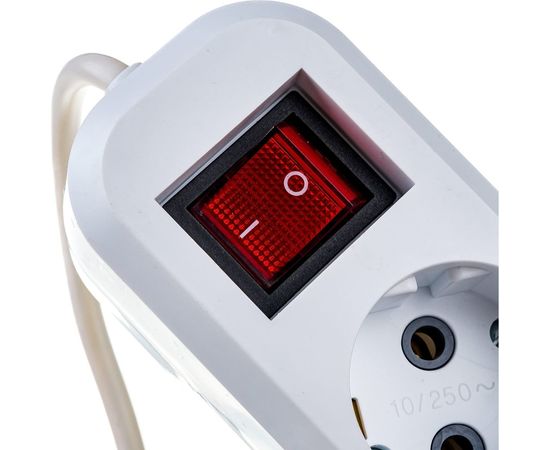 3-местный удлинитель STEKKER с заземлением с выключателем, 3x0,75мм2, 10м, 10А, У10А-002, белый HM03-31-10 39522 – изображение 3