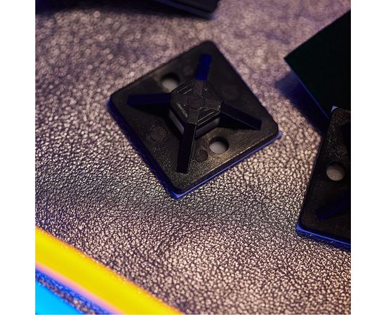 Самоклеящаяся площадка REXANT 30x30 мм, черная, упаковка 100 шт. 07-2031 – изображение 2