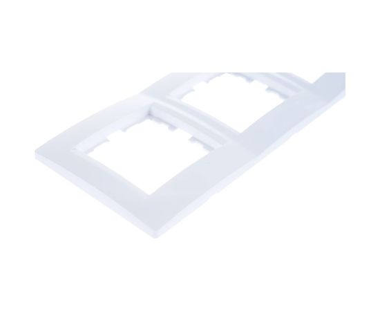 Трехместная горизонтальная рамка LEZARD KARINA б/ вст белая 707-0200-148 – изображение 3