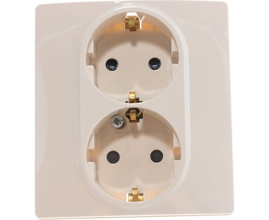 Розетка Legrand 2-м СП Etika защитные шторки, с заземлением, слоновая кость Leg 672333 1066919 