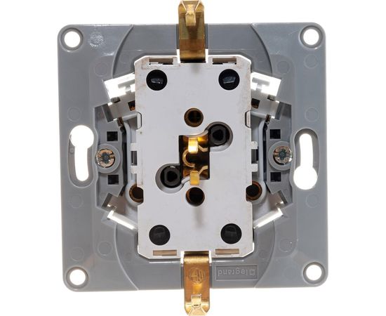 Розетка Legrand 2-м СП Etika защитные шторки, с заземлением, слоновая кость Leg 672333 1066919 – изображение 4