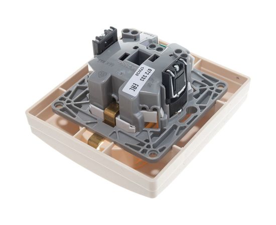 Розетка Legrand 2-м СП Etika защитные шторки, с заземлением, слоновая кость Leg 672333 1066919 – изображение 5