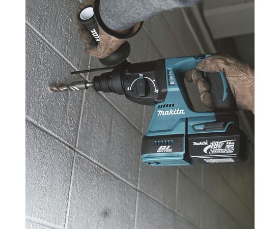 Аккумуляторный бесщеточный перфоратор Makita SDS+,18В, 1x5Ач, Li-ion DHR242RT – изображение 3