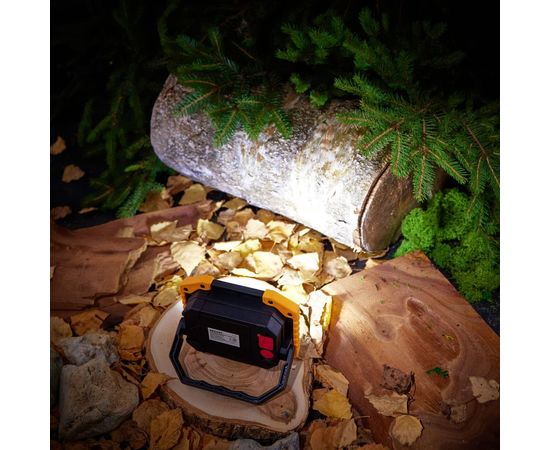Аккумуляторный светодиодный противоударный прожектор REXANT 20 Вт с power bank 18650x2 75-1700 – изображение 7