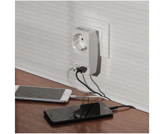 Адаптер ЭРА SP-1e-USB-W Polynom 1гн 220V + 2xUSB 2100mA, c заземлением, белый Б0026332 – изображение 2