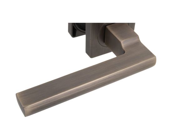 Дверная ручка на квадратной розетке Равенна РЕНЦ DH 302-02 AB – изображение 6