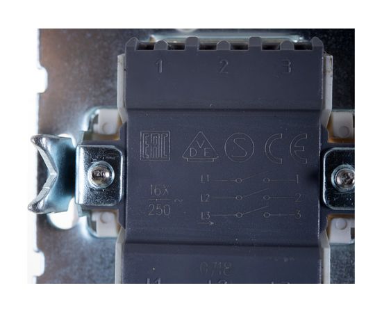 3-клавишный выключатель LK Studio схема 1+1+1 16 A, 250 B белый 862104-1 – изображение 3