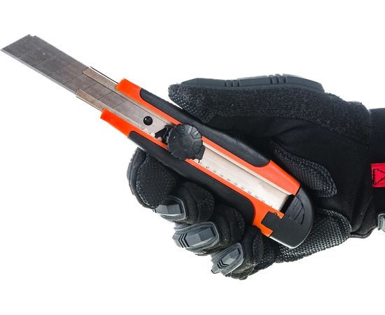 Усиленный нож SANTOOL 18 мм с выдвижным лезвием обрезиненная ручка 020504 – изображение 4