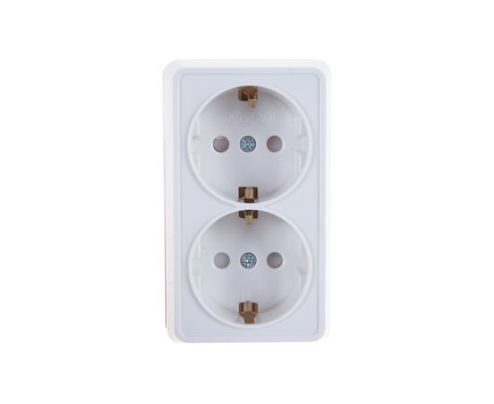 2местная розетка IEK РСш22-3-ОБ с заземляющим контактом, с защитной шторкой, 16А, открытая установка, ОКТАВА, белый ERO24-K01-16-DC – изображение 2