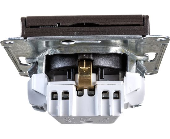 Розетка Schneider Electric AtlasDesign Мокко с заземлением, со шторками, с крышкой, 16А ATN000646 – изображение 3