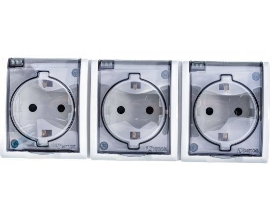 Тройная розетка с заземлением, шторками и крышкой, белая Simon 1594447-030 