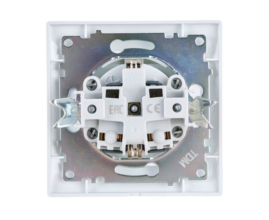 Розетка с защитными шторками и крышкой, белая 2П+З 16А 250В TDM Лама SQ1815-0014 – изображение 2