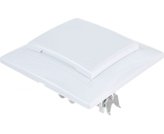 Розетка с защитными шторками и крышкой, белая 2П+З 16А 250В TDM Лама SQ1815-0014 – изображение 3