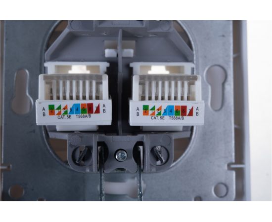 Компьютерная розетка UNIVersal Бриллиант 2-ая белая 1079 – изображение 3