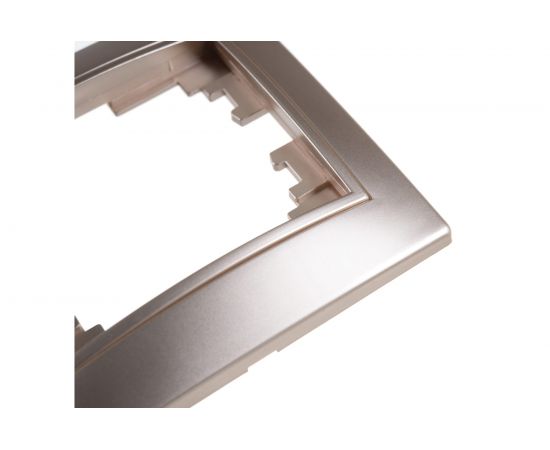 Горизонтальная рамка Intro 150304 на 3 поста, СУ, Plano, шампань Б0030099 – изображение 3