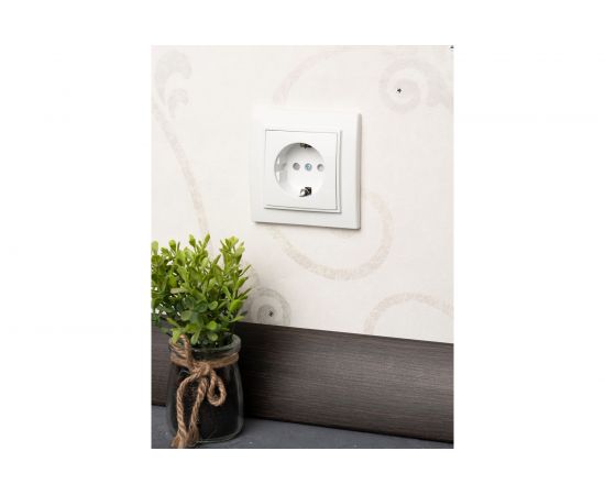 1-местная розетка EKF Минск СП с/з 16А белая с защитными шторками ERR16-028-100 – изображение 7