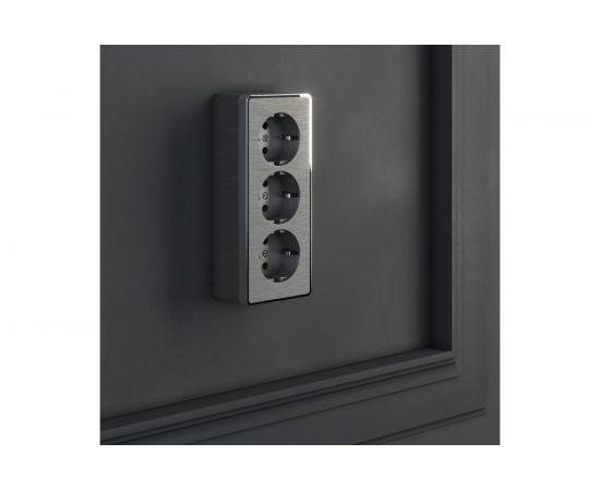 Тройная розетка WERKEL W5073104 с заземлением и шторками Gallant (графит рифленый) a052595 – изображение 2