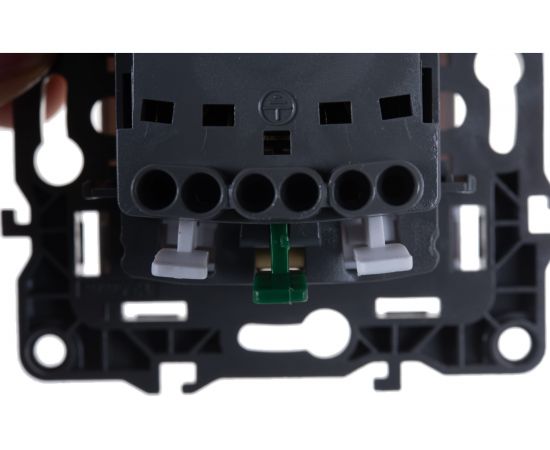 Розетка ЭРА 12200201, 2PE, Schuko, со шторками, 16A, 250В, IP20, без м.лапок Б0036440 – изображение 3