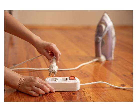 Бытовой удлинитель АБК-СИЛА 2 гнезда с заземлением и выключателем 7м ПВС 3х1мм кв. 16А/220В/3500Вт 1шт 2200312 – изображение 3