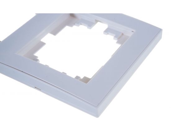 Трехместная вертикальная рамка LEZARD RAIN б/ вст белая 703-0202-153 – изображение 4