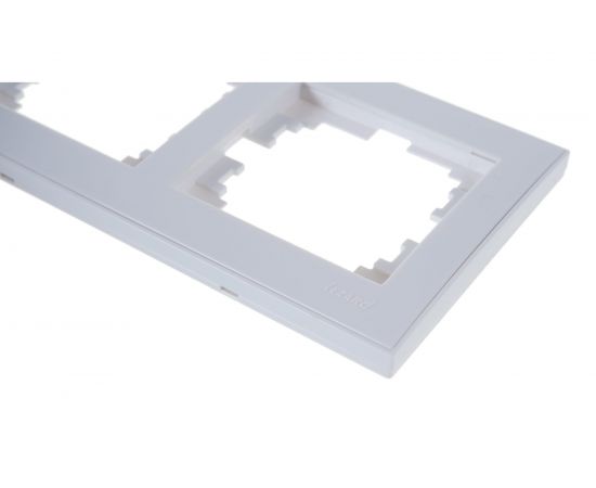 Четырехместная горизонтальная рамка LEZARD RAIN б/ вст белая 703-0202-149 – изображение 3