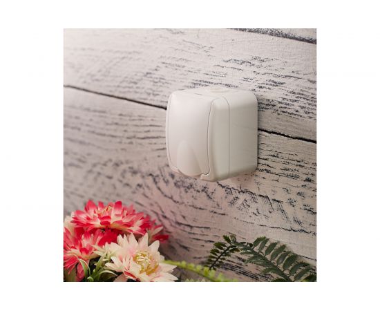 Накладная розетка с заземлением KRANZ IP54 16А белая KR-78-0604 – изображение 2