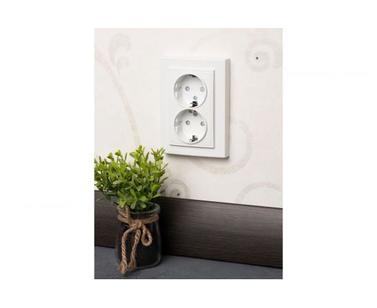 2-местная розетка EKF Минск СП 16А с заземлением, с защитными шторками, белая ERR16-128-100 – изображение 7