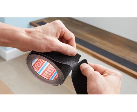 Противоскользящая лента Tesa черная 15м x 25мм 55585-00000-00 – изображение 8