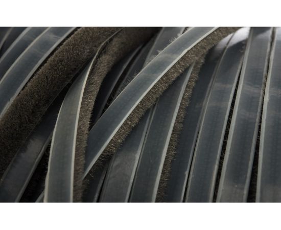 Щёточный уплотнитель Mebax 7х6 серый моноколор 4Р на клею на плёнке 00-00000096 