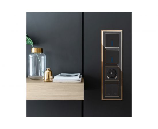 Розетка WERKEL W1171508 с заземлением, шторками и USBх2 черный матовый a051617 – изображение 3