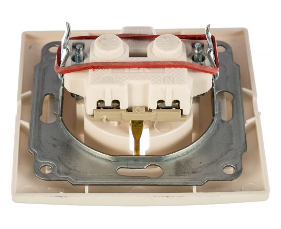 Розетка х1 IEK КВАРТА с заземлением, в сборе, без шторки, белая ERK14-K01-16-DM – изображение 2