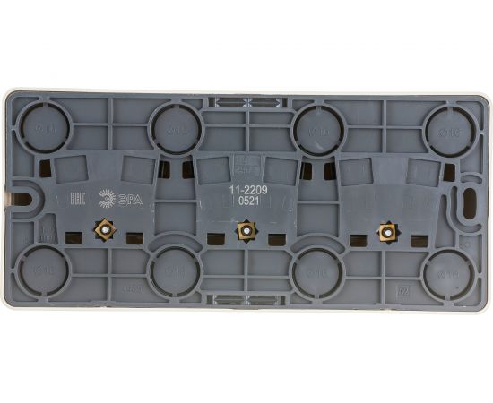 Розетка ЭРА 11-2209-02 3х2P E Schuko со шторками, 16A-250В, IP20, ОУ, Эксперт, сл.кость Б0020704 – изображение 3