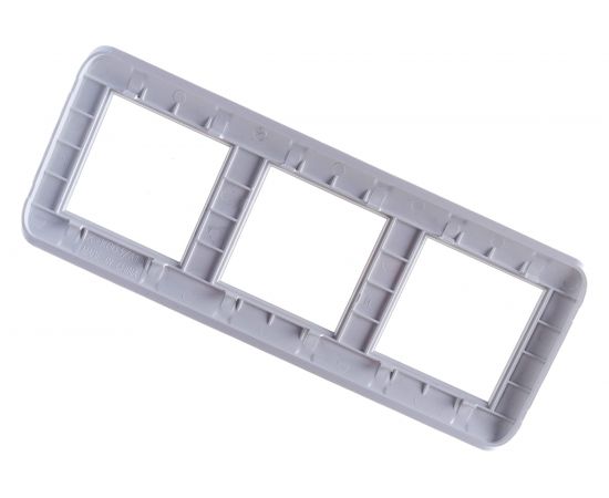 Горизонтальная рамка LUXAR Deco на 3 поста белая рифленая 4606400620662 – изображение 2