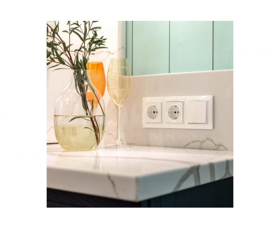 Рамка на 3 поста WERKEL W0032001 (белый, basic) a051299 – изображение 4