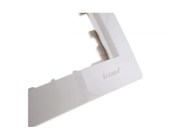 Трехместная горизонтальная рамка LEZARD KARINA б/ вст крем 707-0300-148 – изображение 4