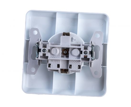 Одноместная розетка IEK РС10-3-ВБ с заземляющим контактом, без защитных шторок, 16А, ВЕГА, белый ERV11-K01-16-DM – изображение 2