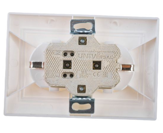 Двухместная розетка UNIVersal Севиль с/з з/ш белая С0050 – изображение 2