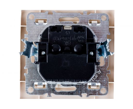 1-местная розетка EKF Минск СП 16А с заземлением, с защитными шторками, с 2 USB 2.1А, бежевая SQERR16-028-200-2USB – изображение 2