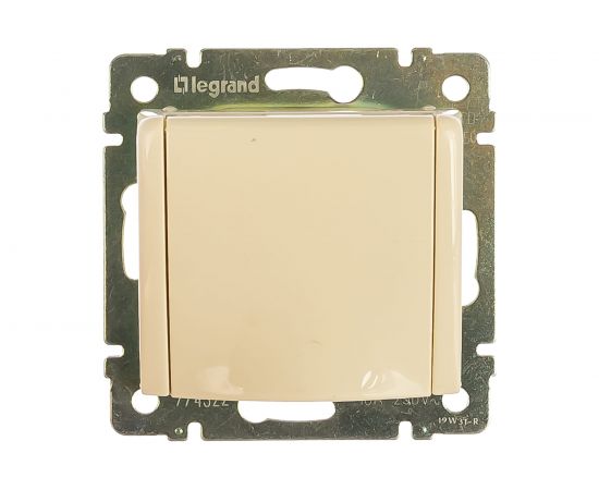 Одноместная розетка Legrand, Valena с крышкой и заземлением, крем 774322 695614 
